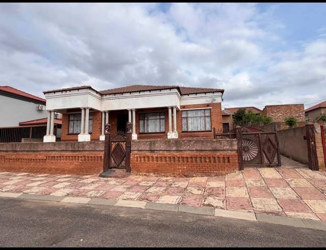 5 BEDROOM HOUSE FOR SALE IN SOSHANGUVE AA